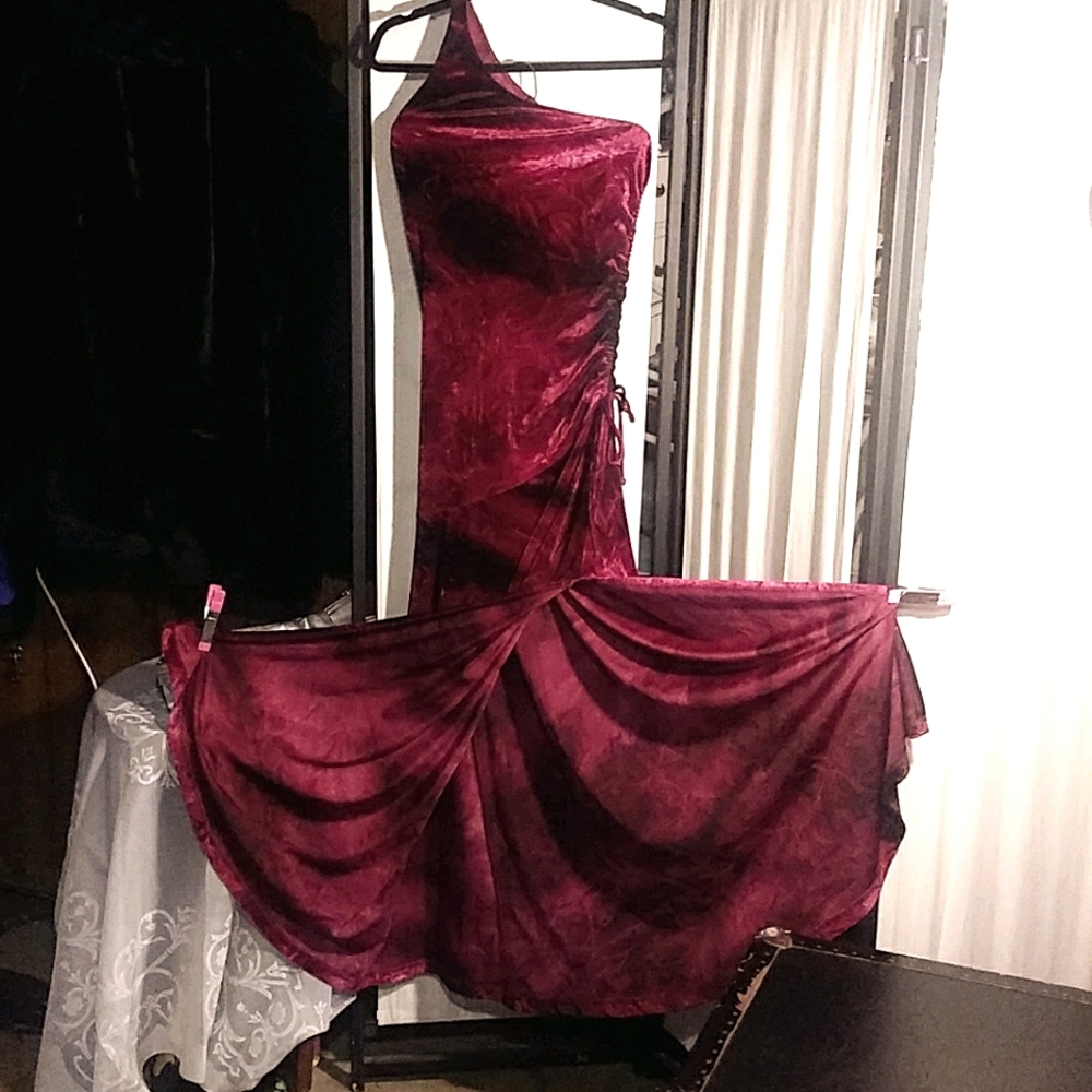 Vintage Windsor velvet evening gown - Picture 2 of 7